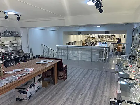 Satılır obyekt 225 m²