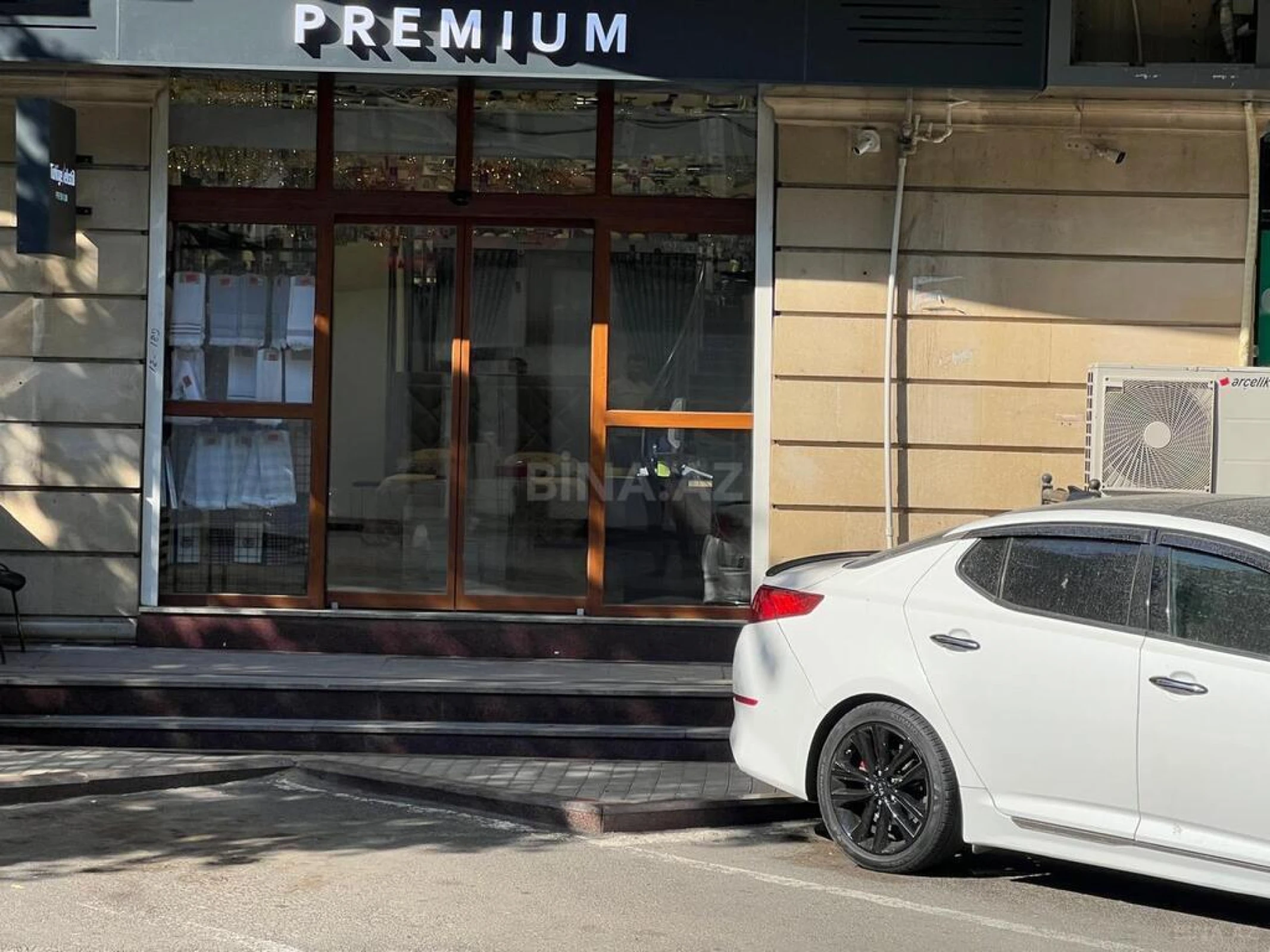 Satılır obyekt 225 m²