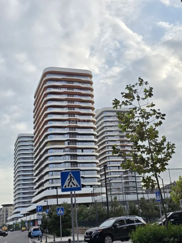 Satılır 3 otaqlı mənzil 178 m²