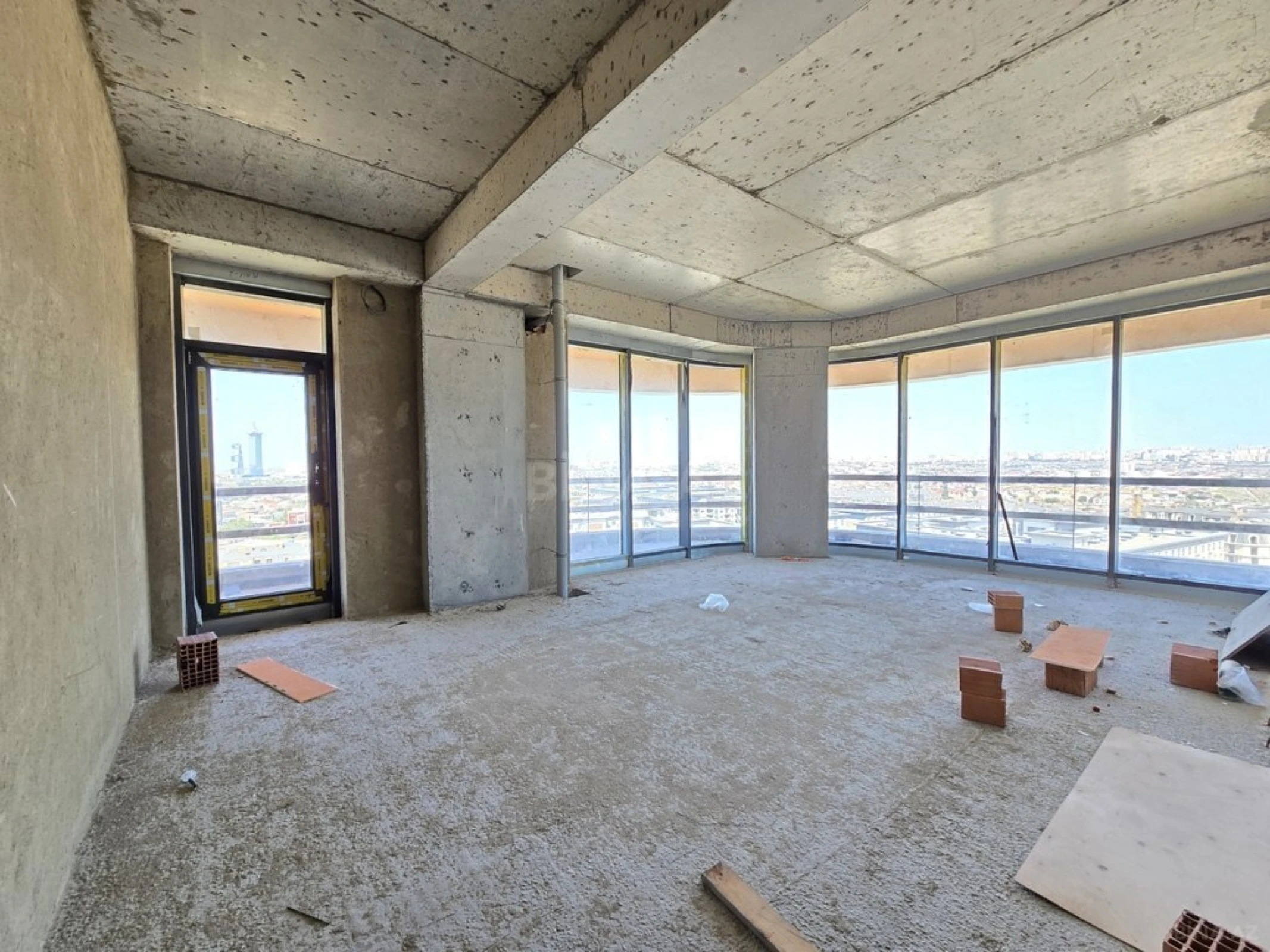 Satılır 3 otaqlı mənzil 178 m²