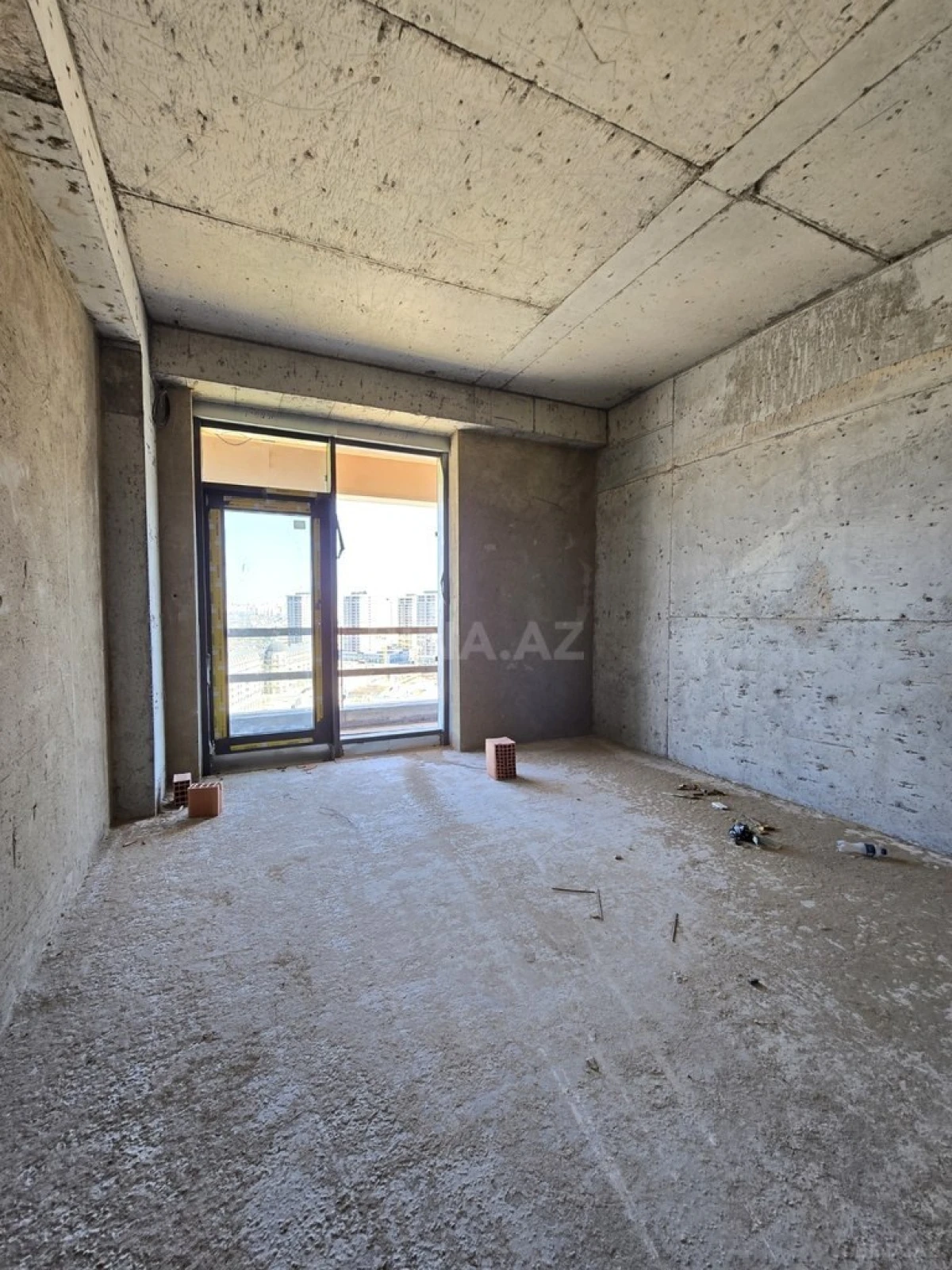 Satılır 3 otaqlı mənzil 178 m²