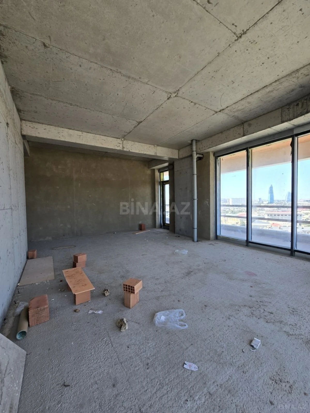 Satılır 3 otaqlı mənzil 178 m²