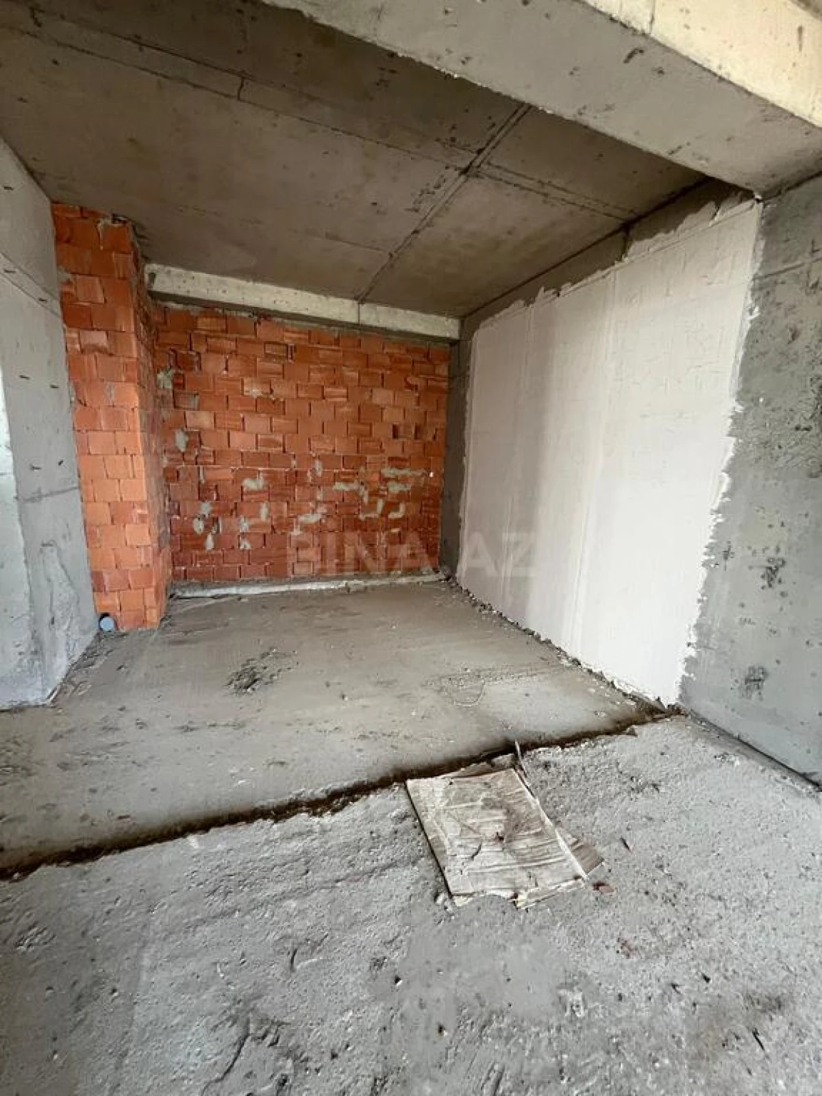 Satılır 5 otaqlı mənzil 225 m²