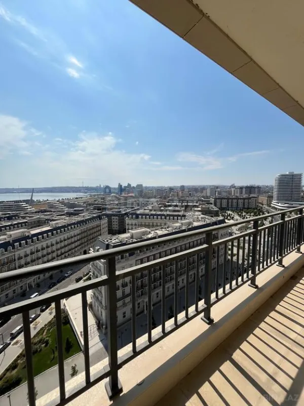 Satılır 5 otaqlı mənzil 225 m²