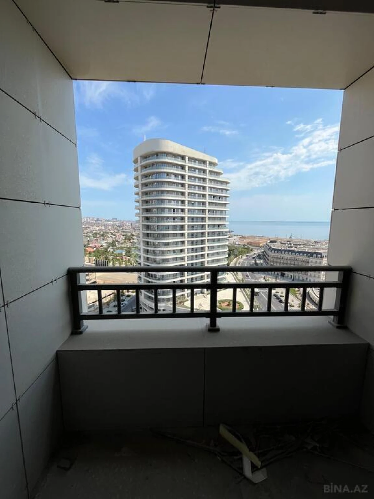 Satılır 5 otaqlı mənzil 225 m²