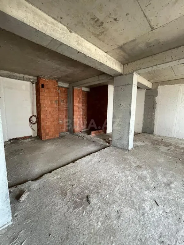 Satılır 5 otaqlı mənzil 225 m²