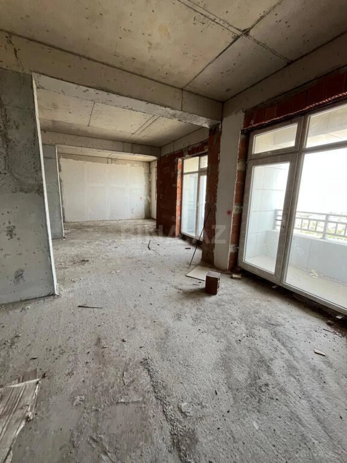 Satılır 5 otaqlı mənzil 225 m²