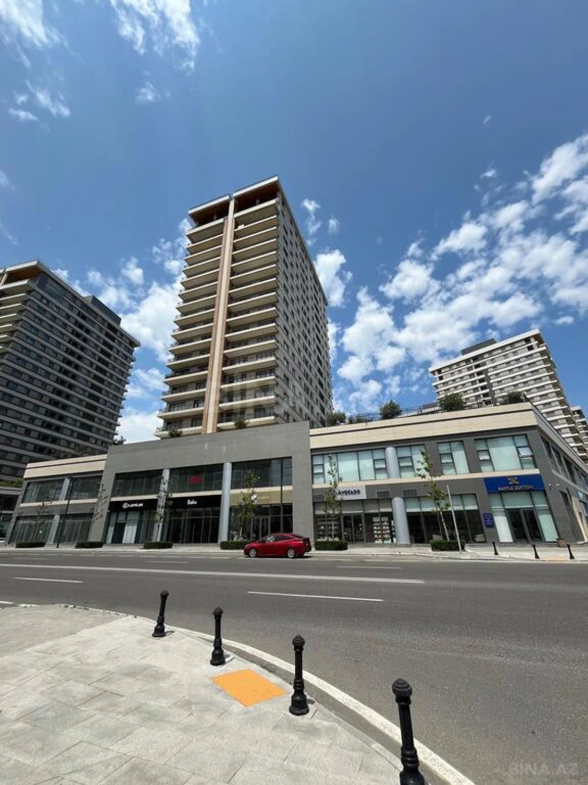 Satılır 5 otaqlı mənzil 225 m²