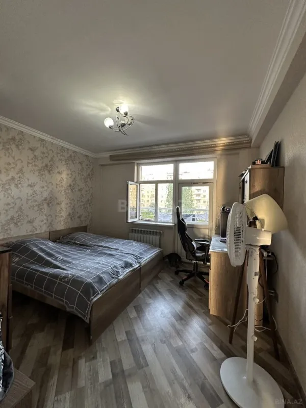 Satılır 3 otaqlı mənzil 130 m²