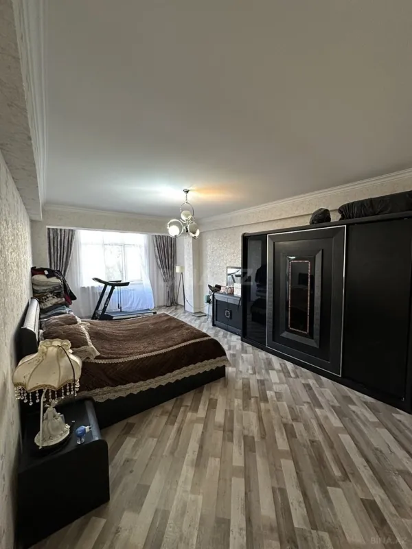 Satılır 3 otaqlı mənzil 130 m²