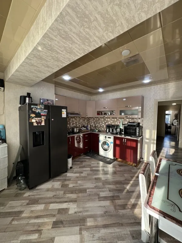 Satılır 3 otaqlı mənzil 130 m²