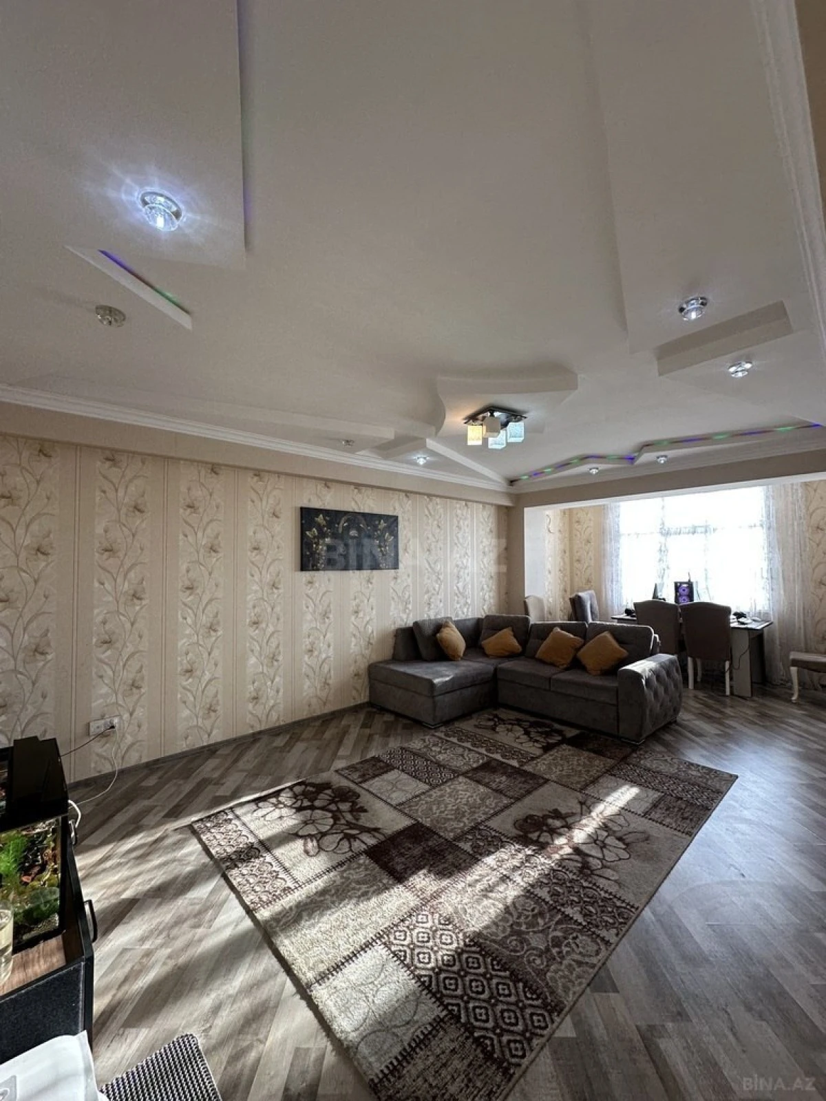 Satılır 3 otaqlı mənzil 130 m²