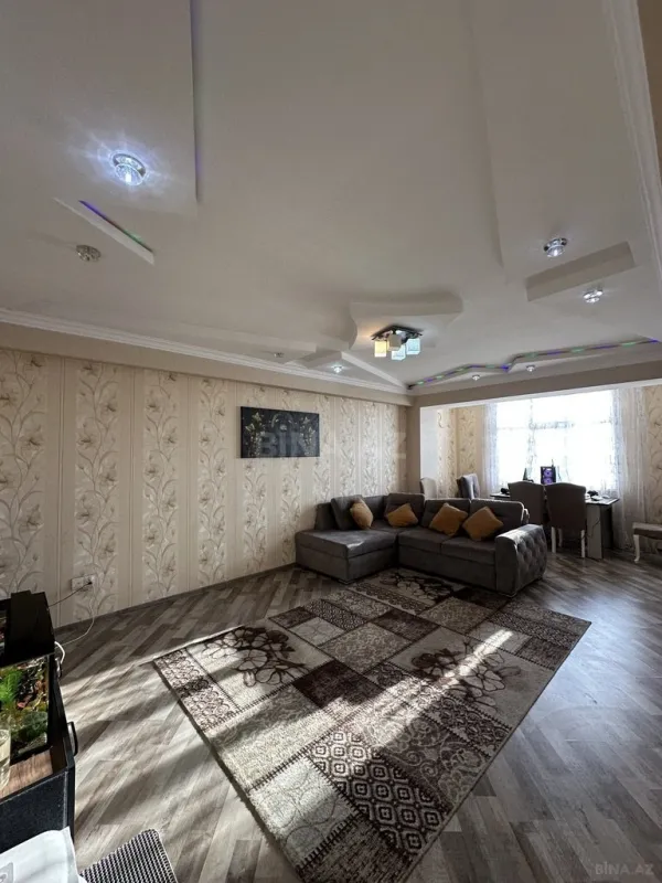 Satılır 3 otaqlı mənzil 130 m²