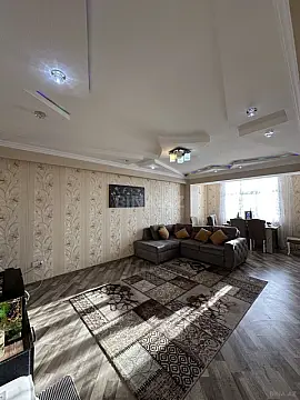 Satılır 3 otaqlı mənzil 130 m²