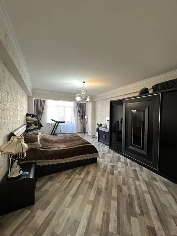 Satılır 3 otaqlı mənzil 130 m²