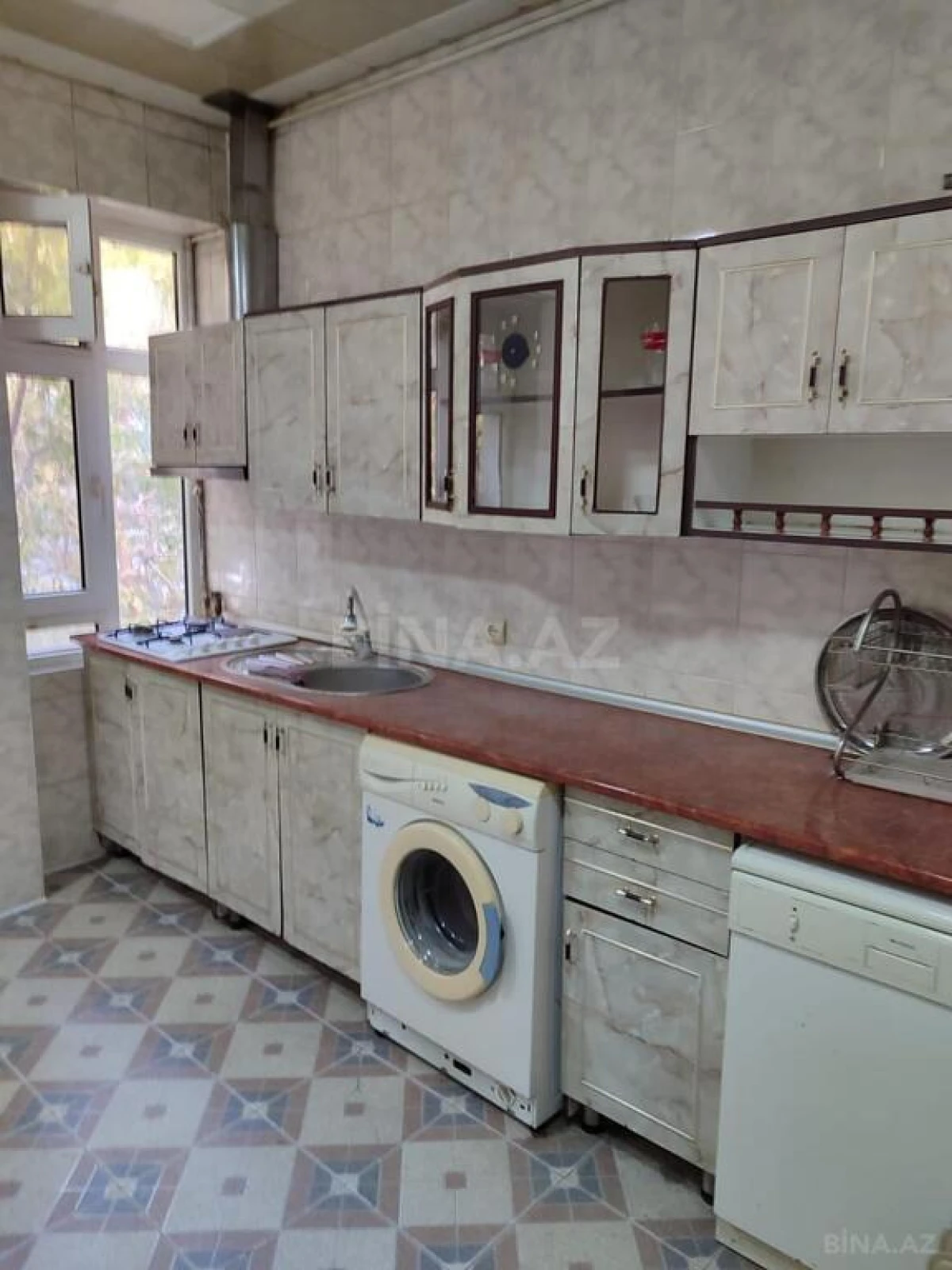 Satılır 4 otaqlı mənzil 100 m²