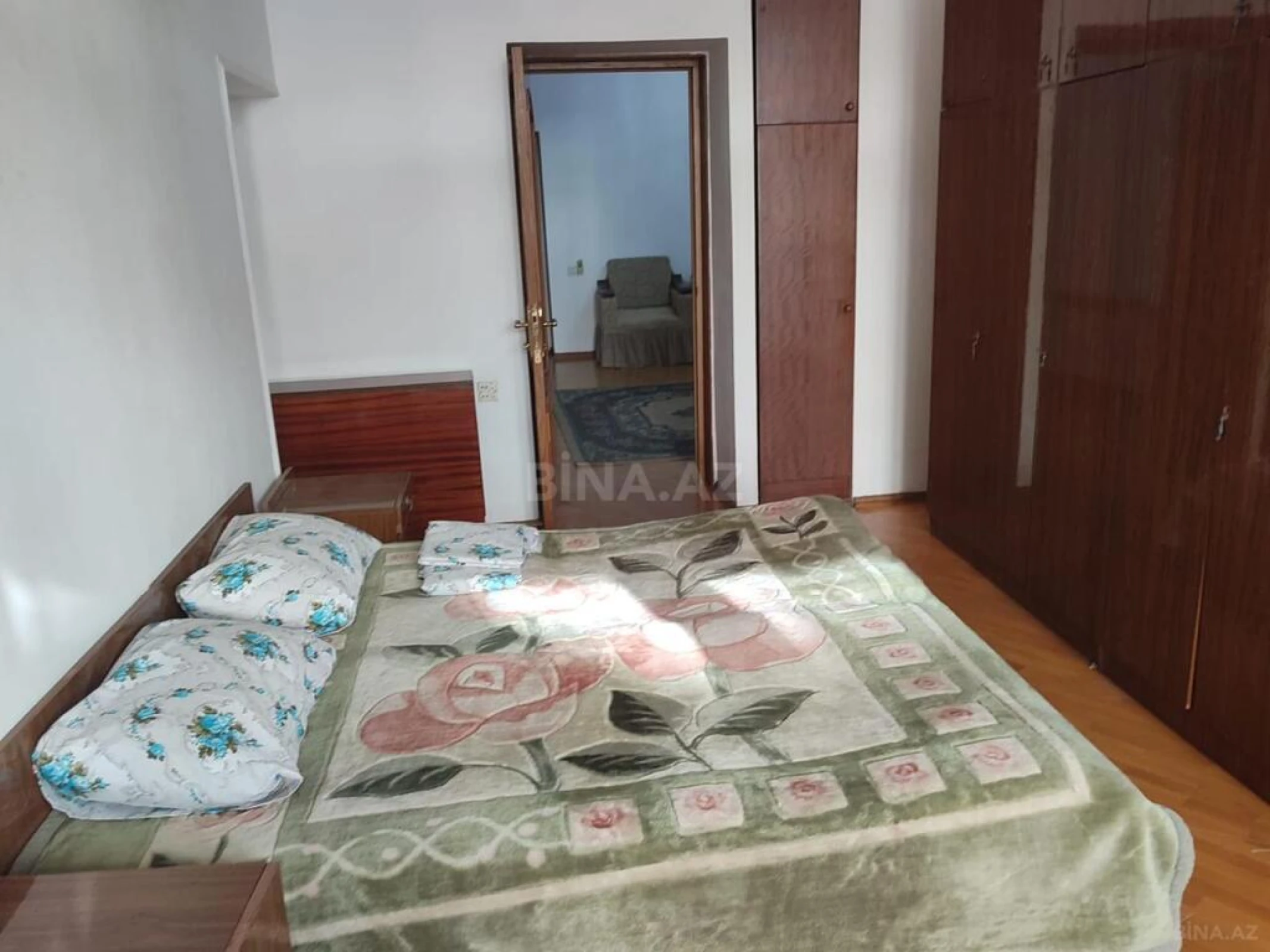 Satılır 4 otaqlı mənzil 100 m²