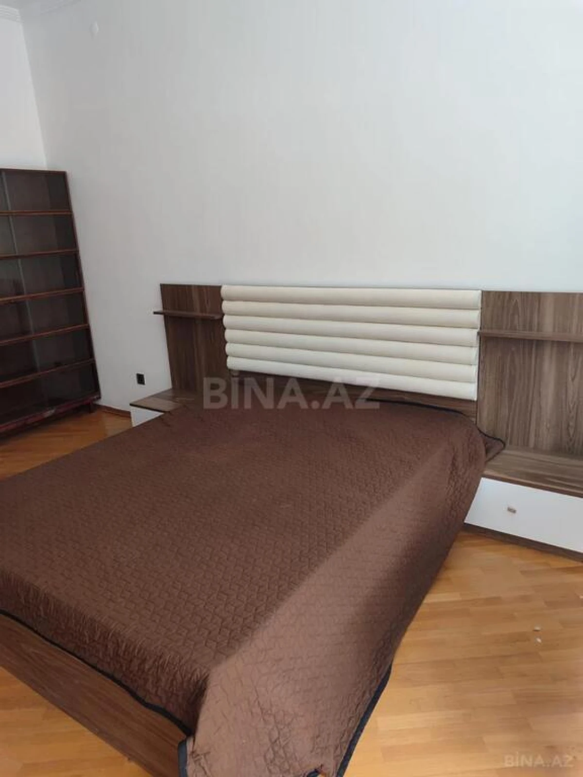 Satılır 4 otaqlı mənzil 100 m²