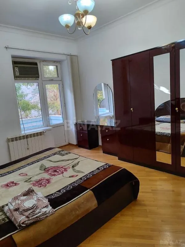 Satılır 4 otaqlı mənzil 100 m²