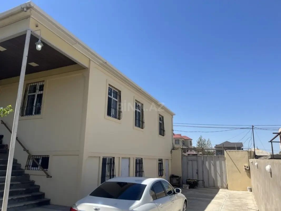 Satılır 5 otaqlı həyət evi 240 m²