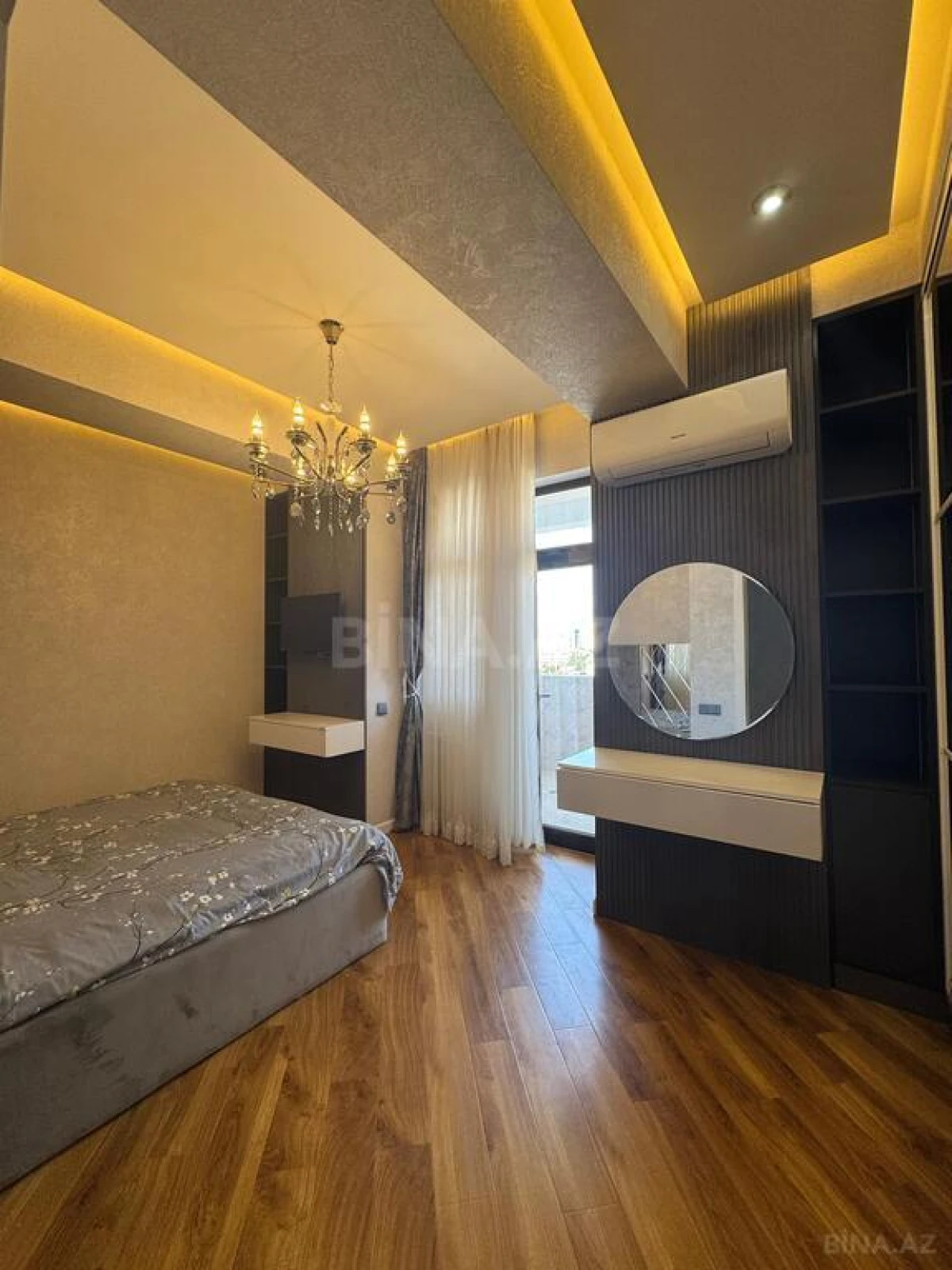 Satılır 3 otaqlı mənzil 136 m²