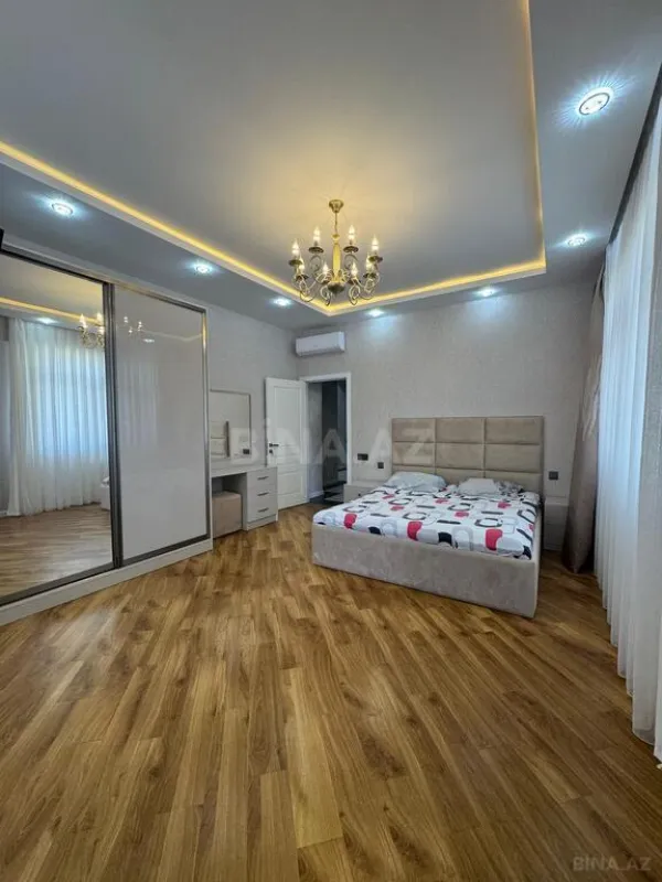Satılır 3 otaqlı mənzil 136 m²