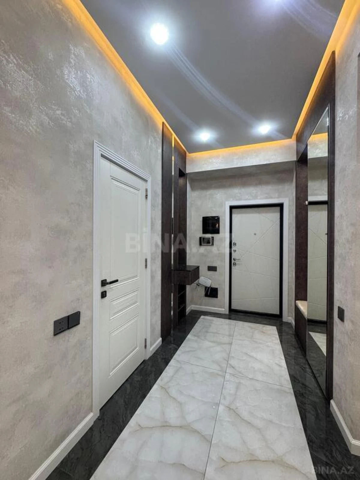 Satılır 3 otaqlı mənzil 136 m²