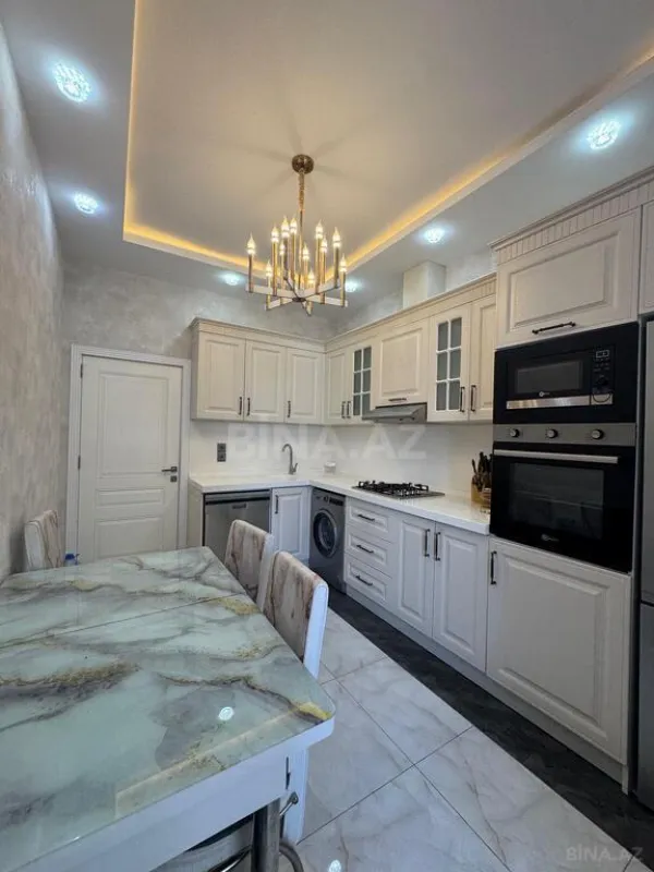 Satılır 3 otaqlı mənzil 136 m²