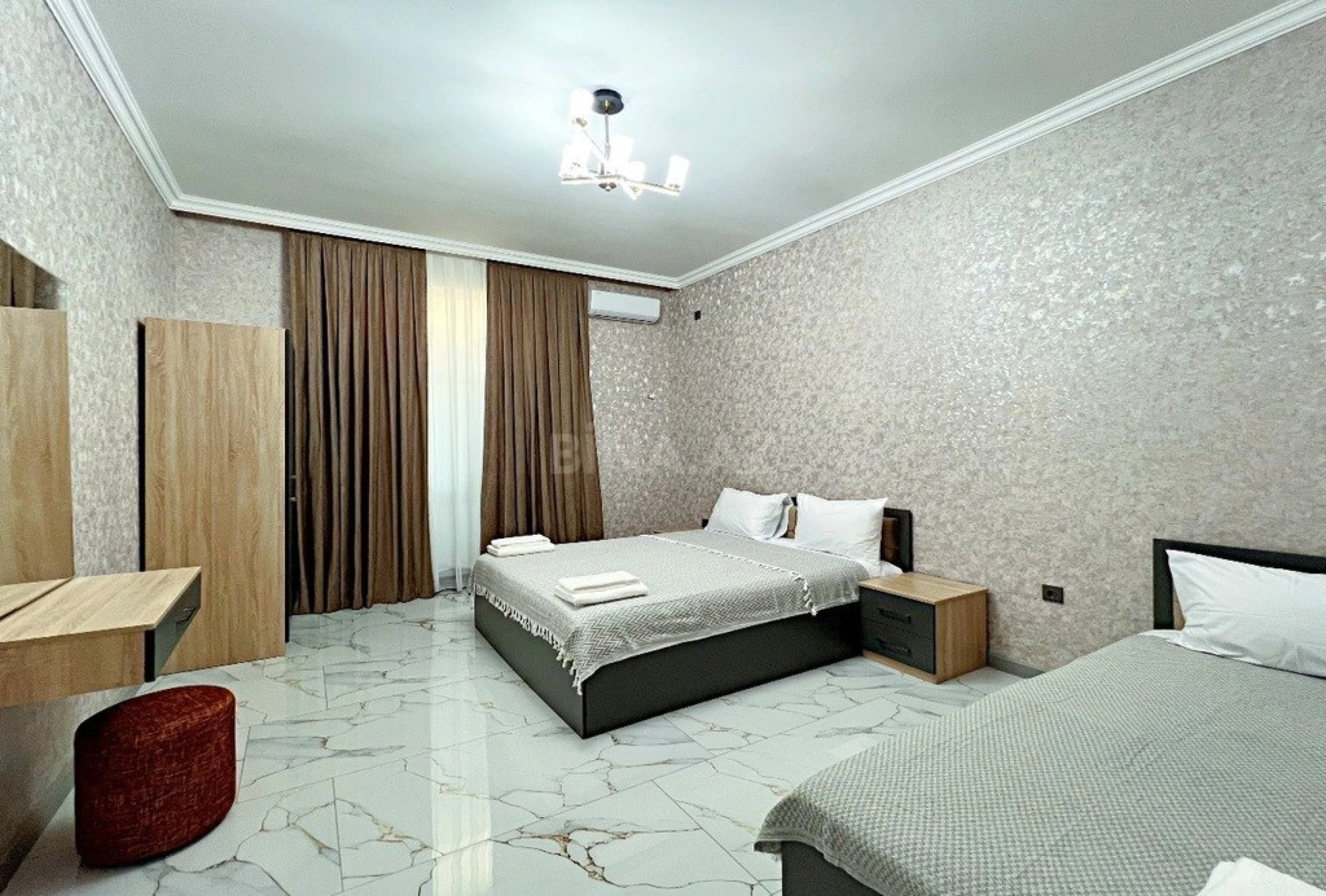 Kirayə verilir 6 otaqlı həyət evi 200 m²