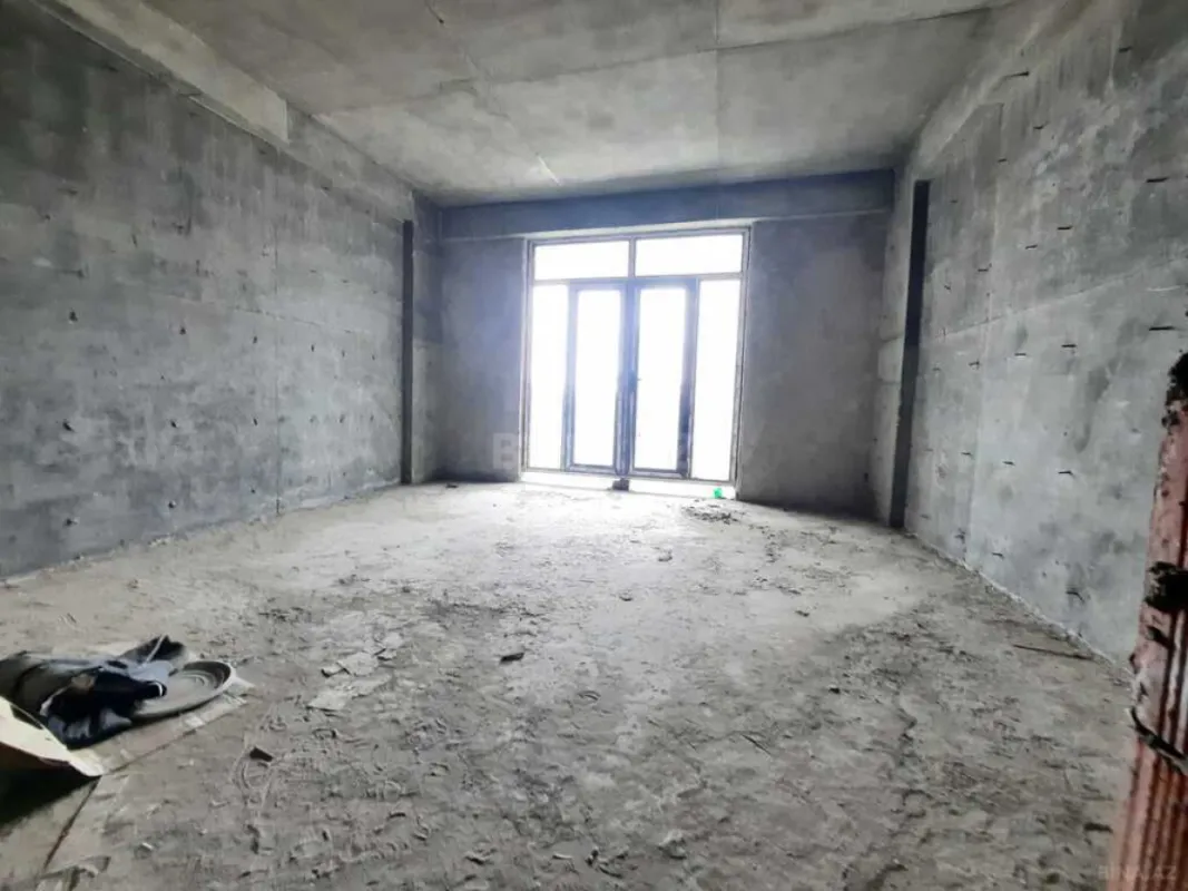Satılır 3 otaqlı mənzil 125 m²