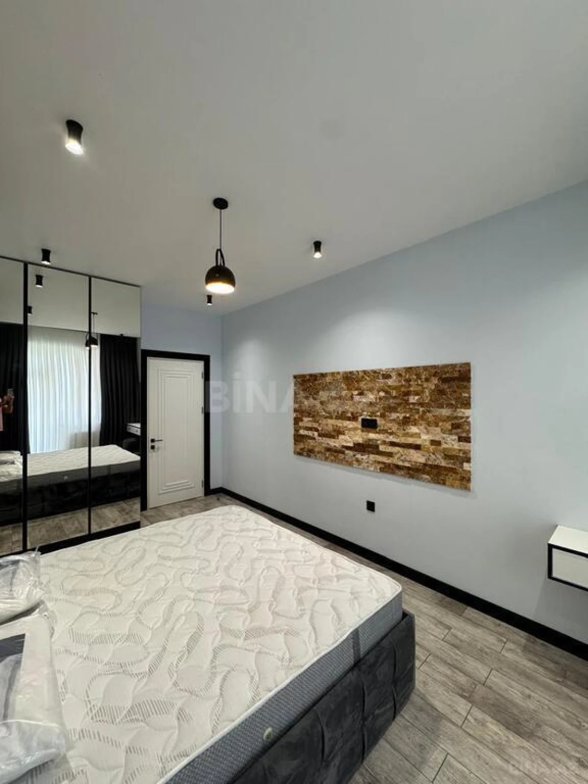 Kirayə verilir 3 otaqlı mənzil 132 m²