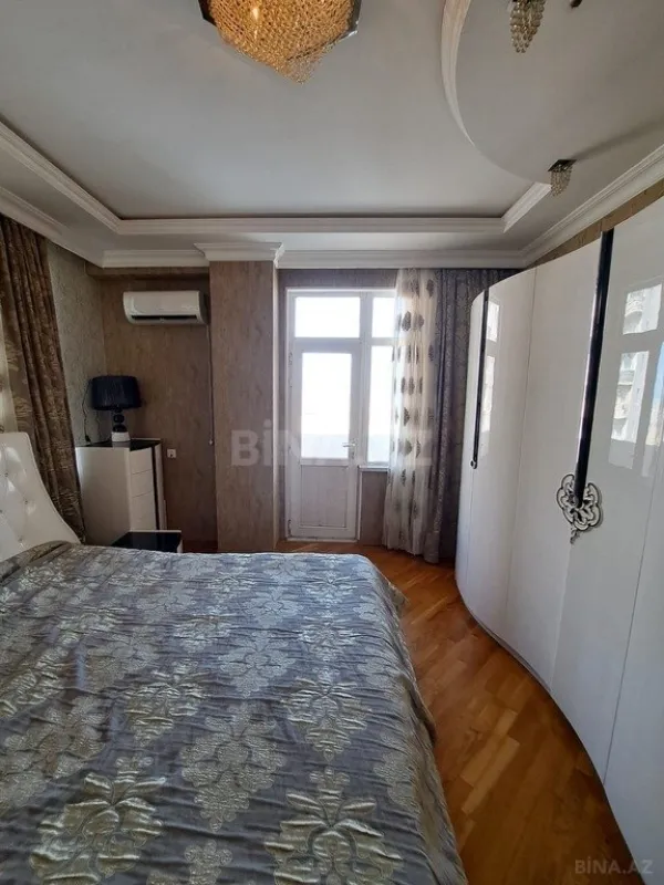 Satılır 3 otaqlı mənzil 136 m²