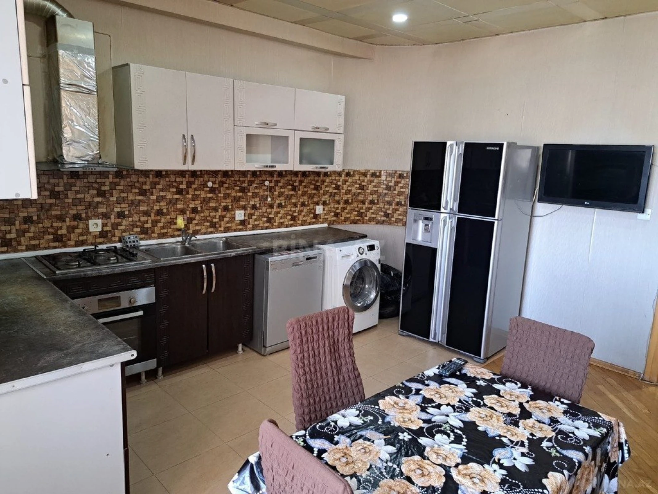 Satılır 3 otaqlı mənzil 136 m²