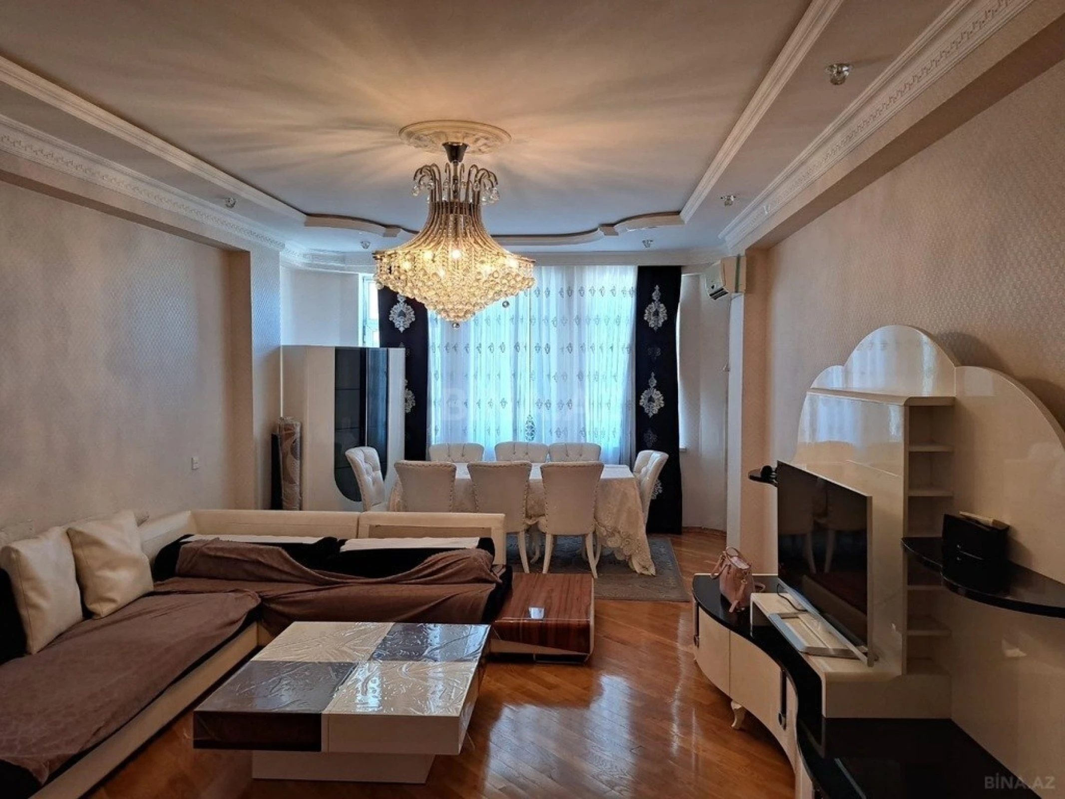 Satılır 3 otaqlı mənzil 136 m²