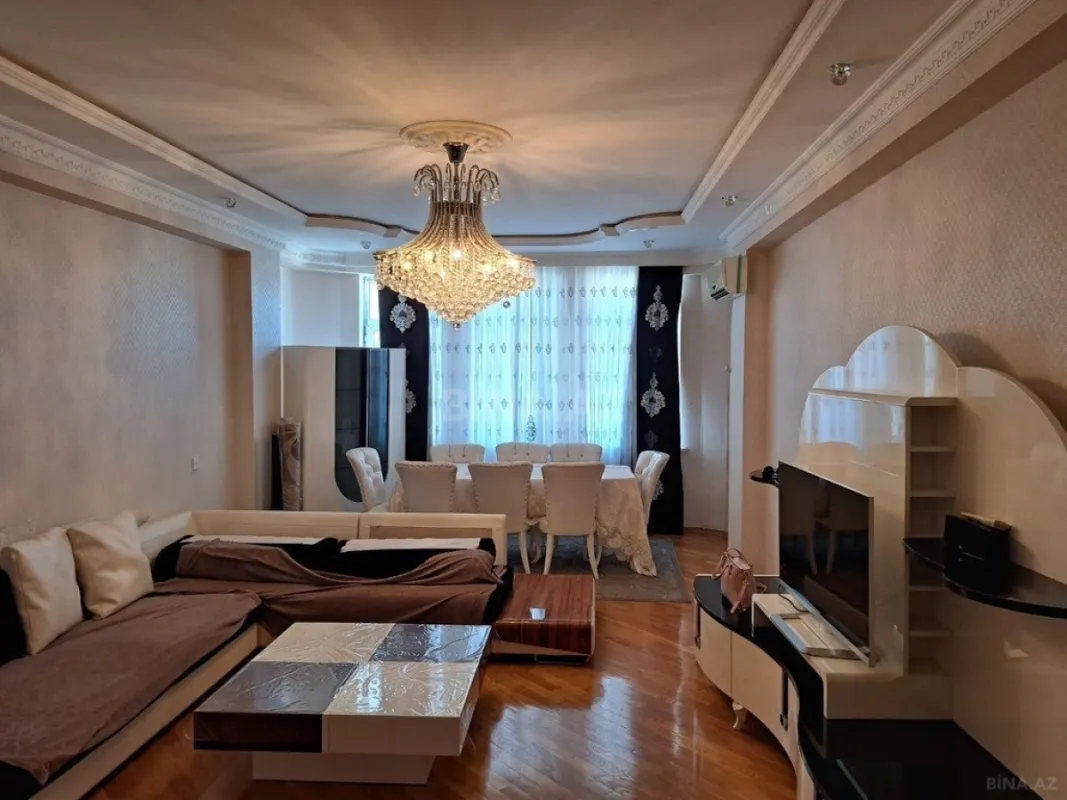 Satılır 3 otaqlı mənzil 136 m²