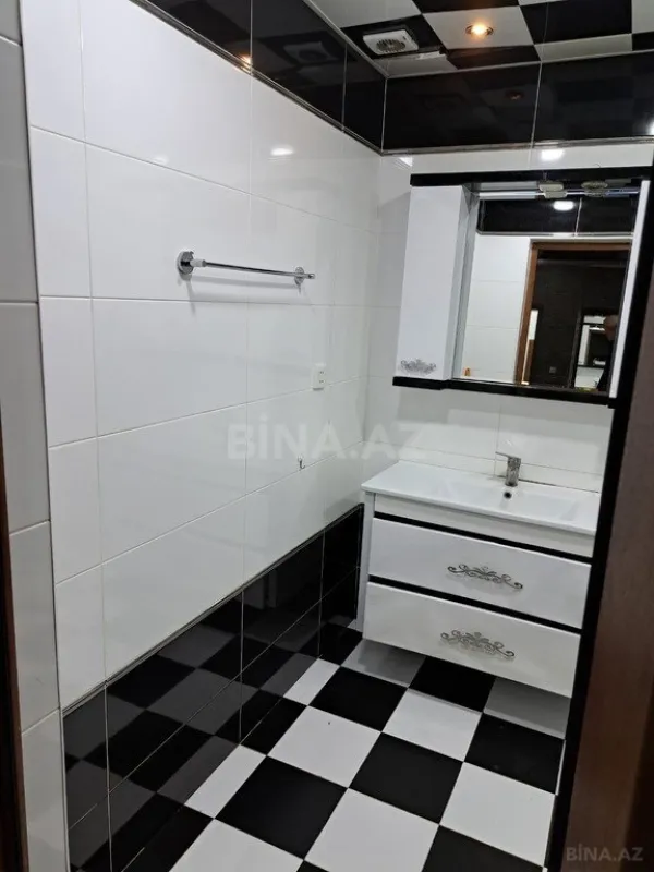 Satılır 3 otaqlı mənzil 136 m²