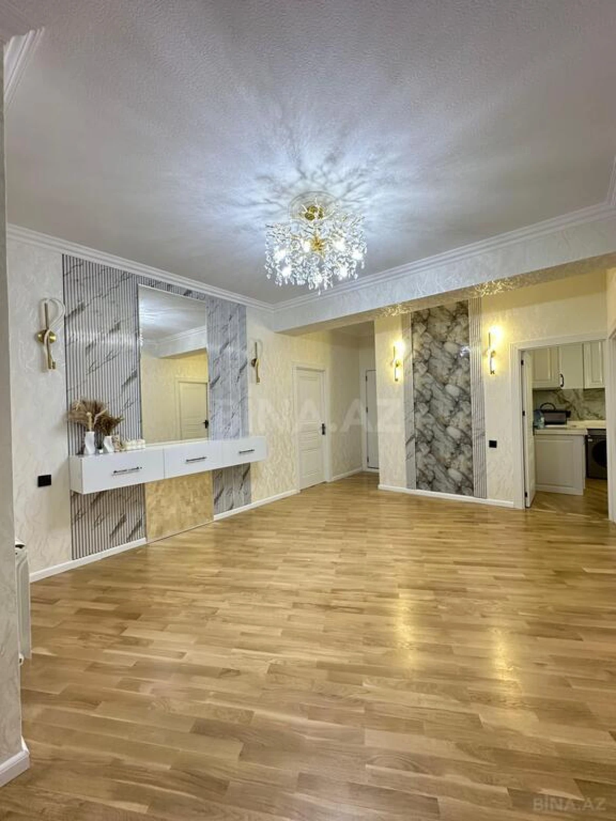 Satılır 3 otaqlı mənzil 125 m²