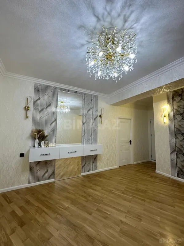 Satılır 3 otaqlı mənzil 125 m²