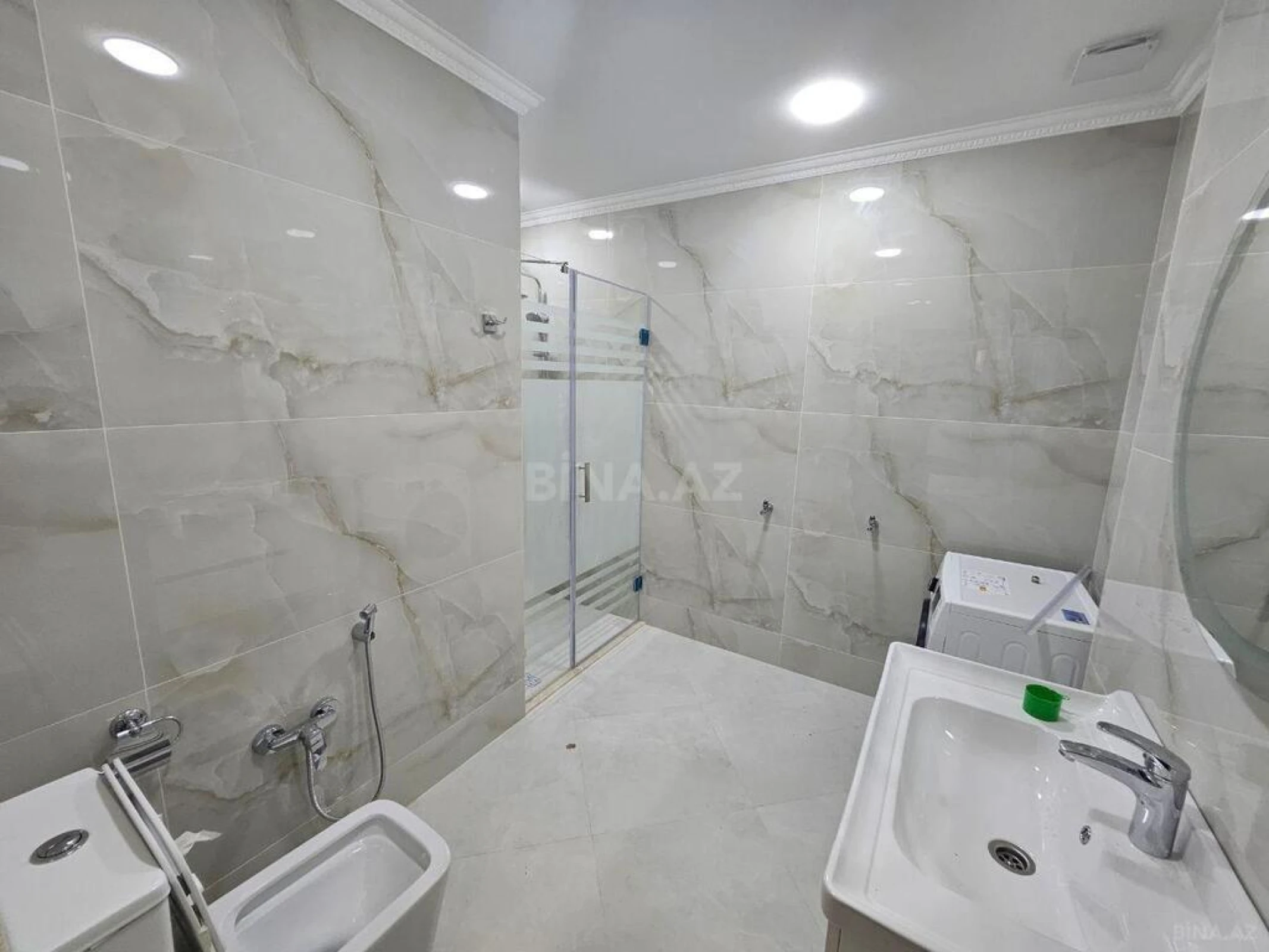 Kirayə verilir 4 otaqlı mənzil 220 m²
