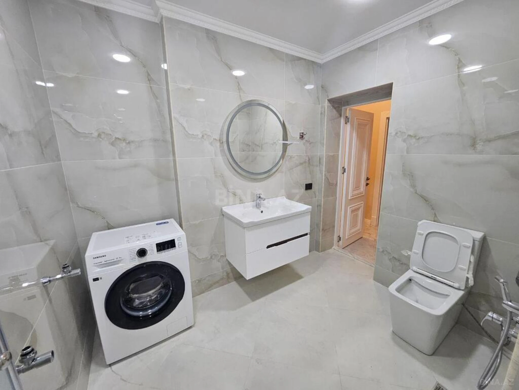 Kirayə verilir 4 otaqlı mənzil 220 m²