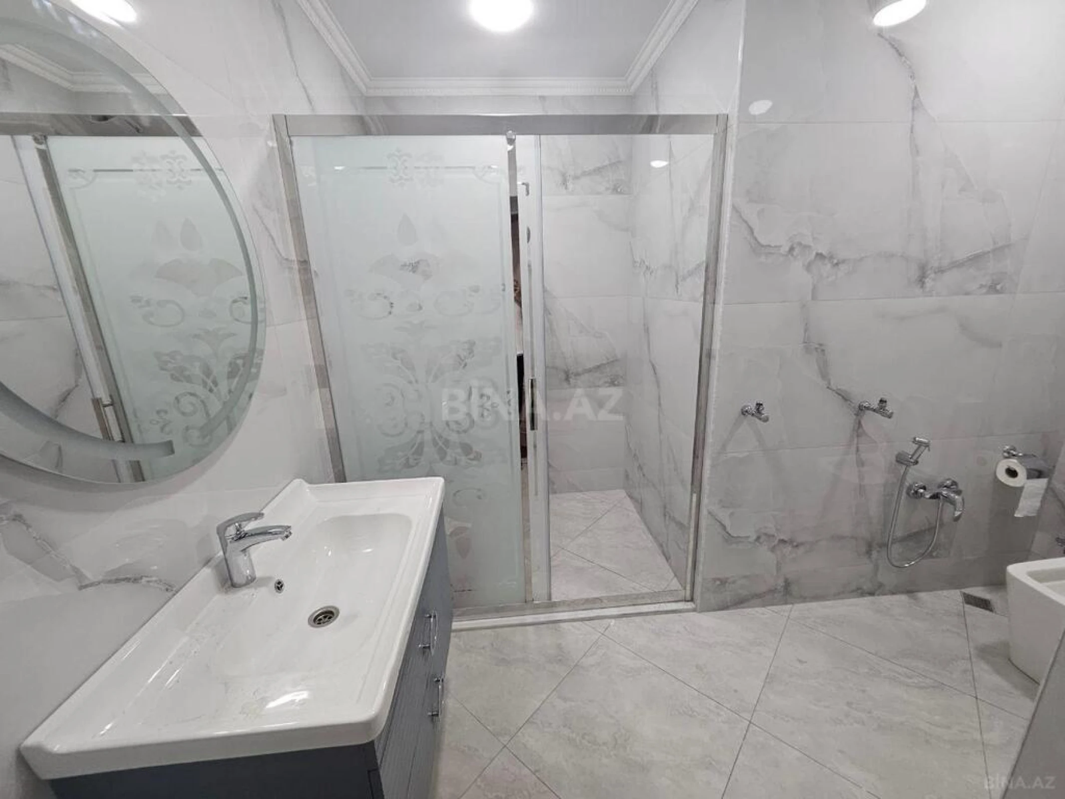Kirayə verilir 4 otaqlı mənzil 220 m²