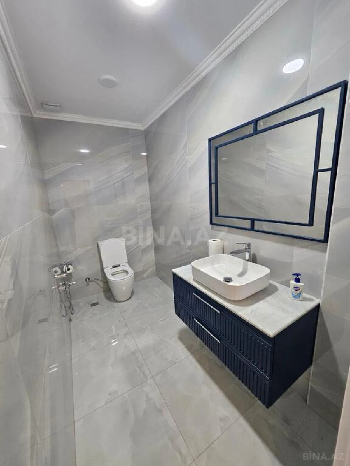 Kirayə verilir 4 otaqlı mənzil 220 m²