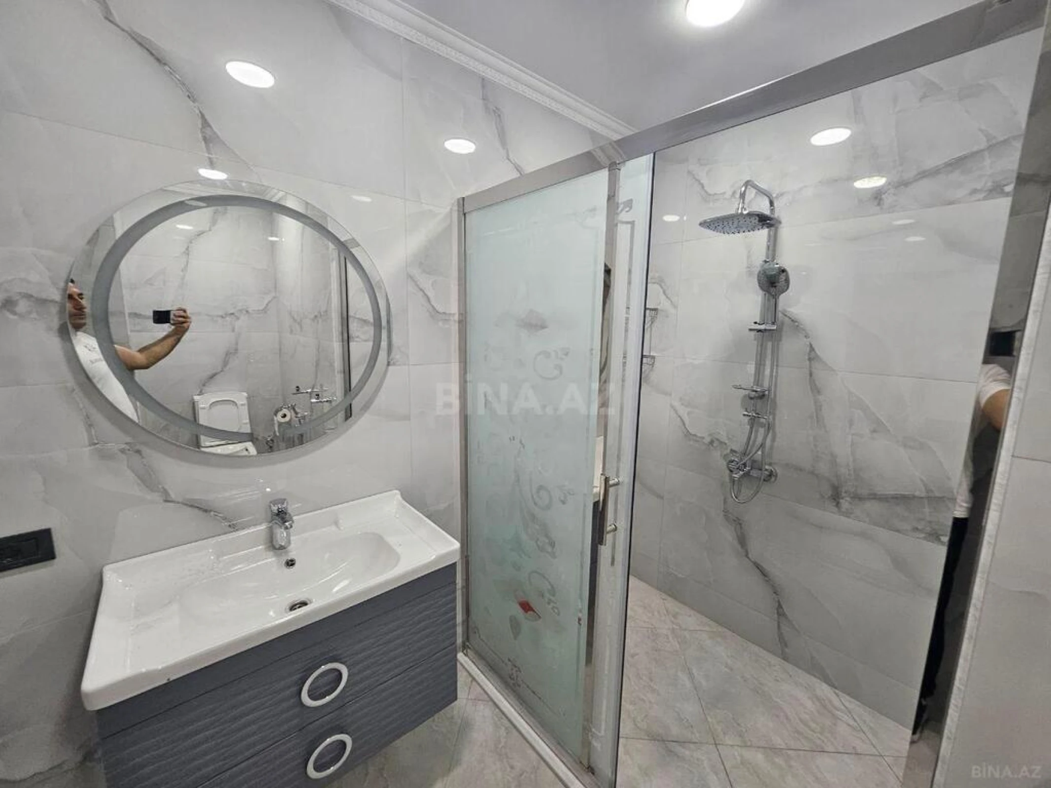 Kirayə verilir 4 otaqlı mənzil 220 m²