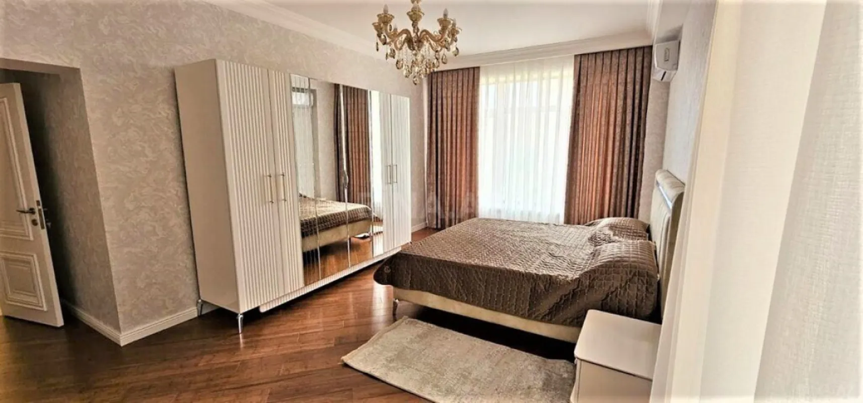 Kirayə verilir 4 otaqlı mənzil 220 m²