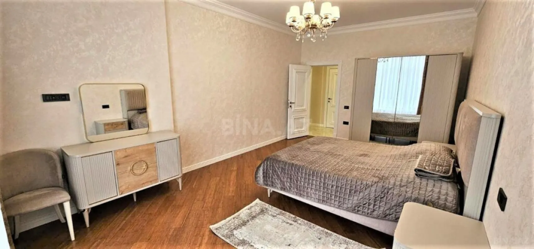 Kirayə verilir 4 otaqlı mənzil 220 m²