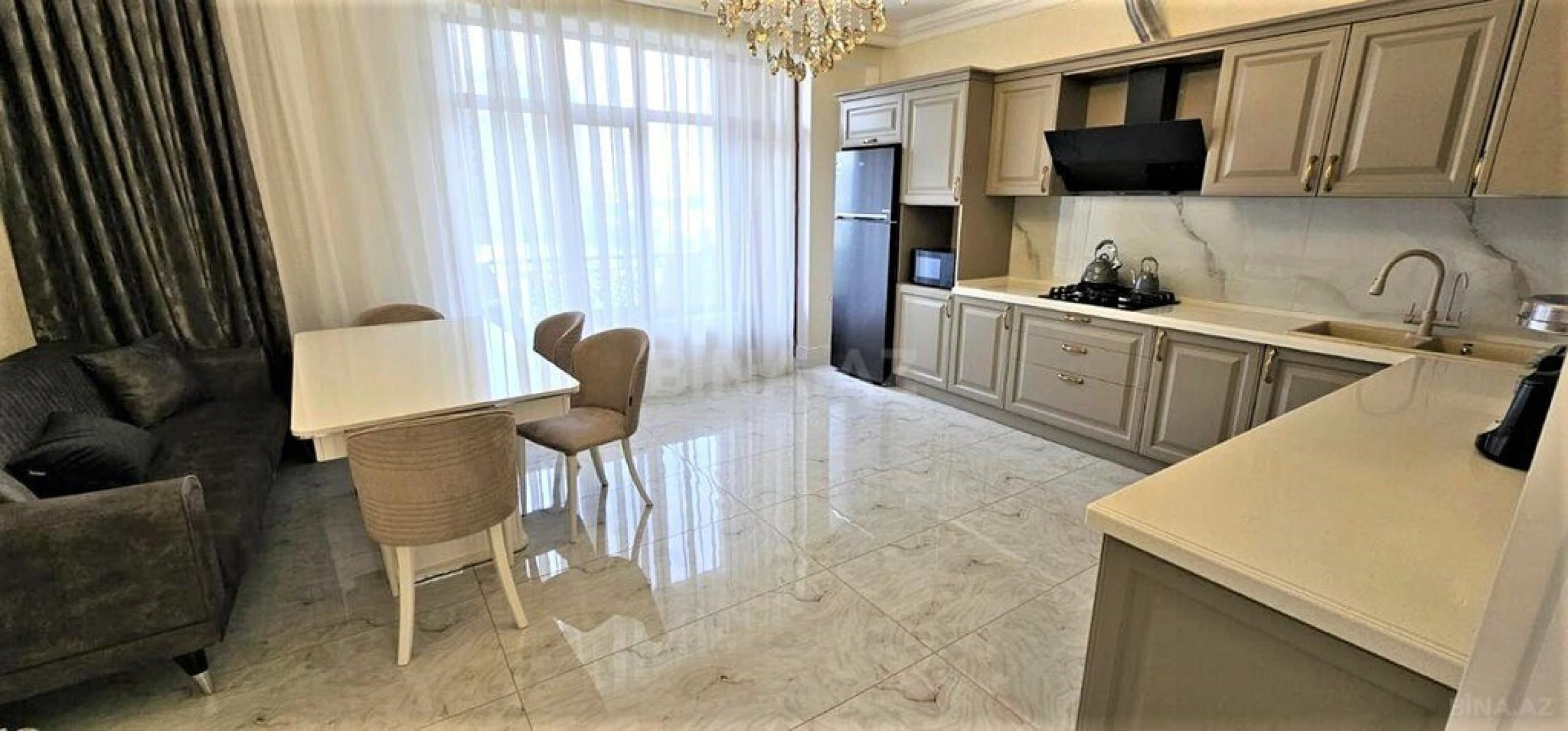 Kirayə verilir 4 otaqlı mənzil 220 m²