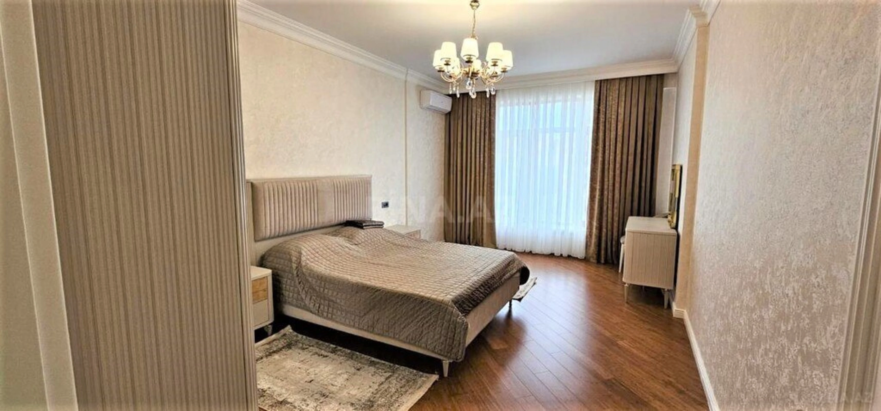 Kirayə verilir 4 otaqlı mənzil 220 m²
