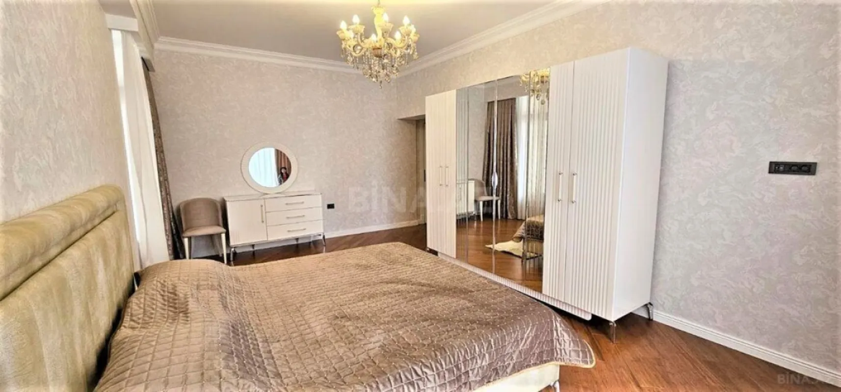 Kirayə verilir 4 otaqlı mənzil 220 m²