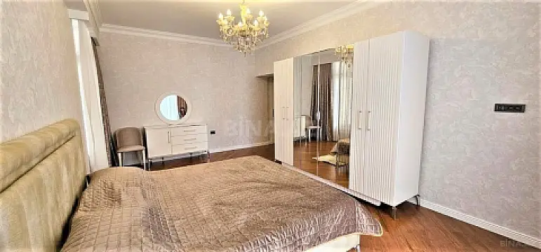 Kirayə verilir 4 otaqlı mənzil 220 m²