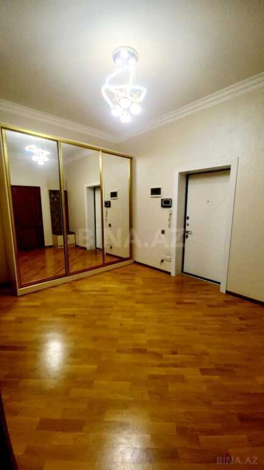 Satılır 2 otaqlı mənzil 70 m²